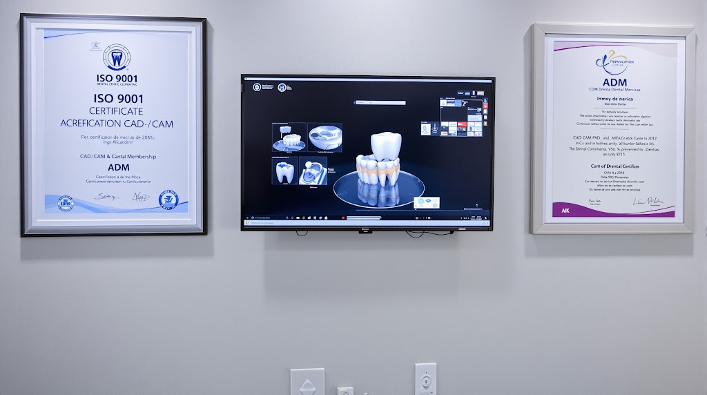 Mexican dental clinic accreditation certificates and modern CAD/CAM technology display