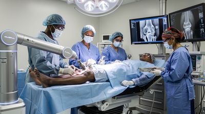 An orthopedic team preparing for knee replacement surgery in a Bogotá hospital.